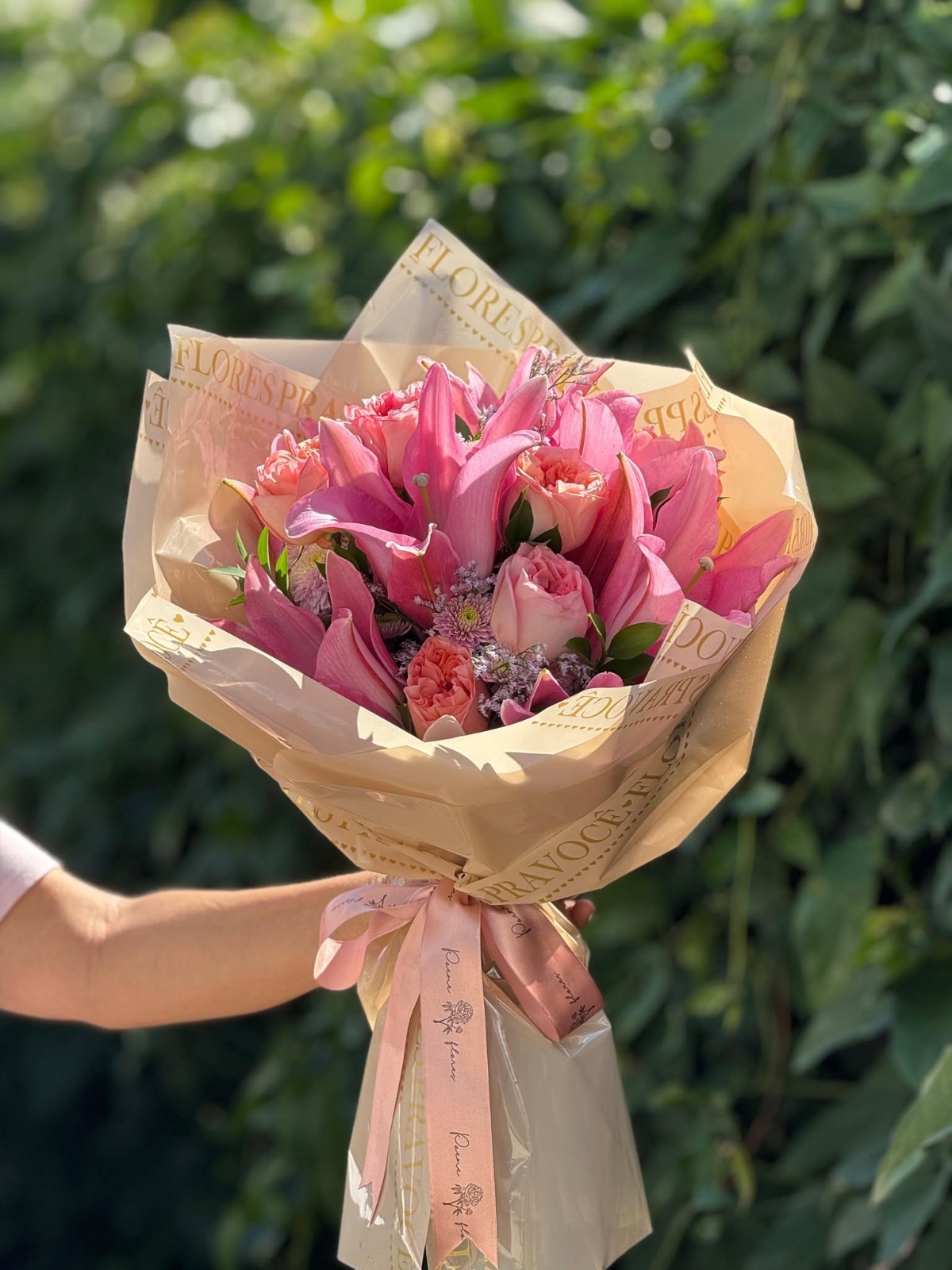Buquê Lírios de Afeto — Poeme Flores, floricultura em Jundiaí