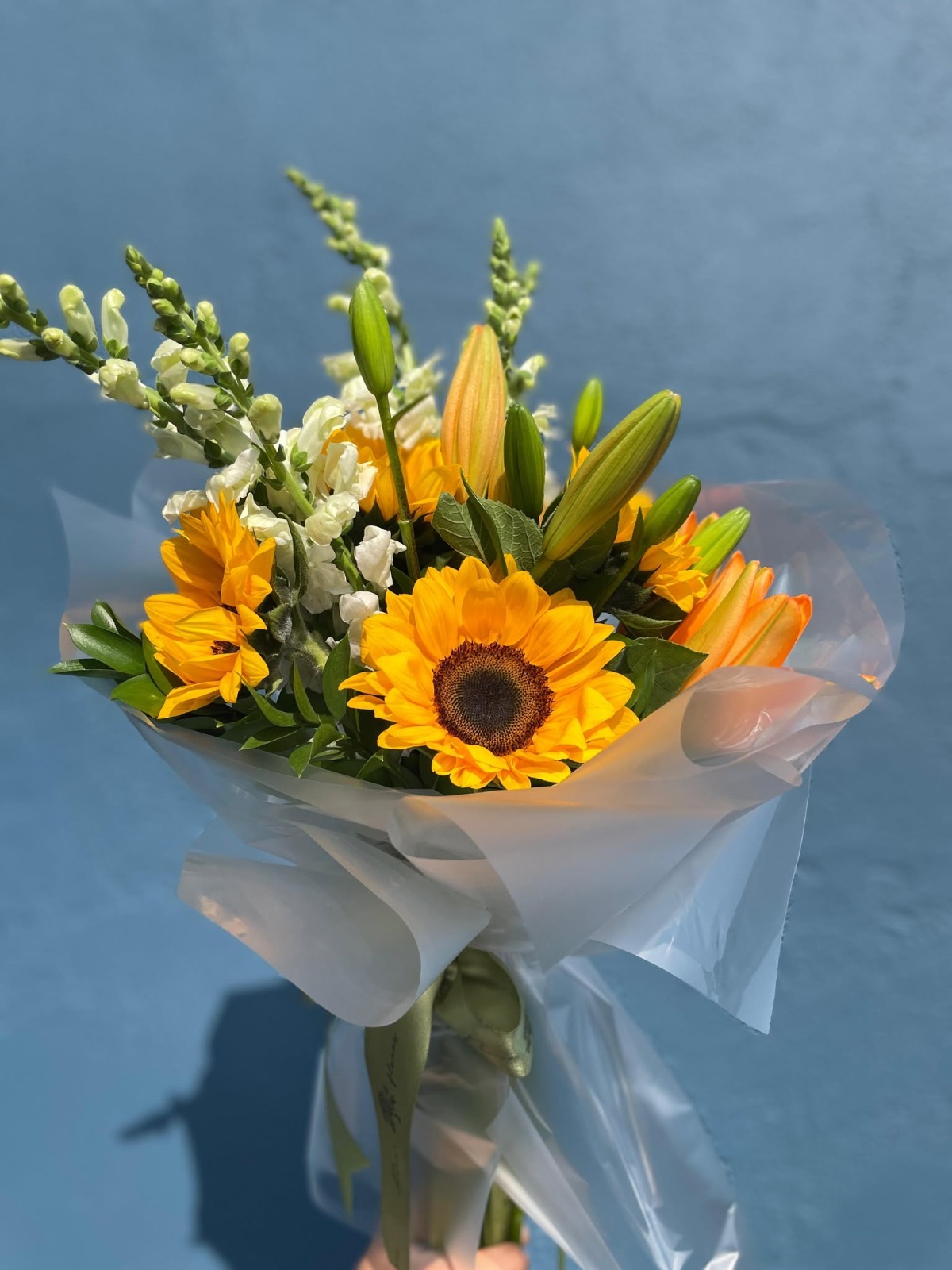 Buquê de Girassol, Boca de Leão e Lírios — Poeme Flores, floricultura em Jundiaí